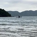 Refugio Ao Lado Do Mar Com Piscina E Muito Charme